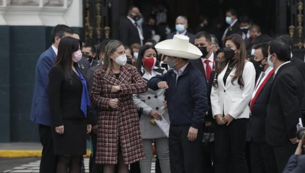 Perú. Castillo se reúne con la presidenta del Congreso en medio de los cuestionamientos a su gabinete
