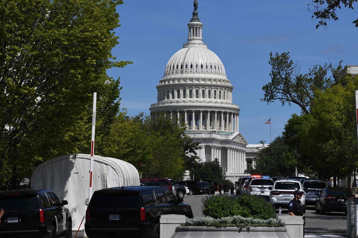 La policía investiga una posible amenaza de bomba cerca del Capitolio y la Biblioteca del Congreso de Estados Unidos en Washington, DC, el 19 de agosto de 2021. (Foto de Eric BARADAT / AFP)