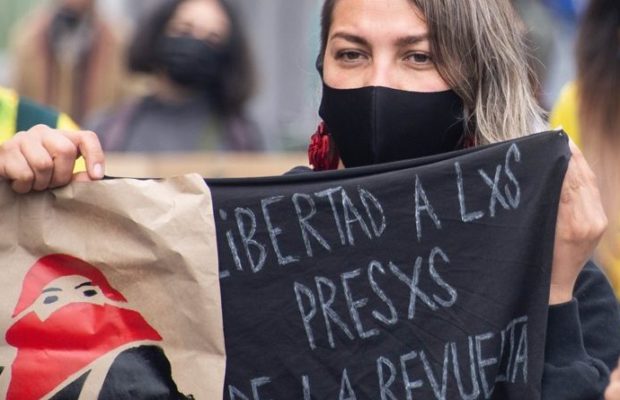 Chile. Valparaíso: Festiva movilización por la libertad de lxs presxs políticxs de la Revuelta (fotoreportaje)