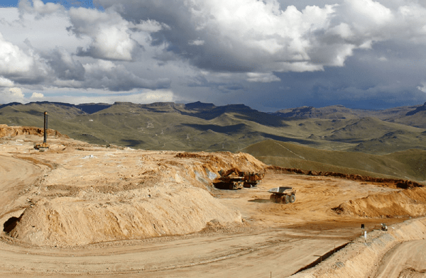 Perú. Concesiones mineras alcanzan 14.71 % del territorio nacional