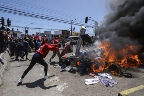 Chile. A propósito de violenta xenofobia contra migrantes en Iquique, María Emilia Tijoux: “El gobierno no considera a los migrantes como personas”