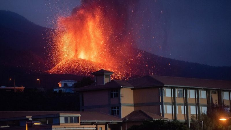 Canarias: Denuncian el tratamiento como “un espectáculo” de las erupciones volcánicas de La Palma