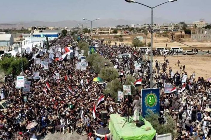Miles de yemeníes salieron a las calles para conmemorar la sublevación contra Hadi