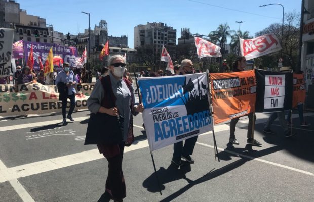 Argentina. Miles de manifestantes marcharon a Plaza de Mayo para repudiar el pago de la deuda externa