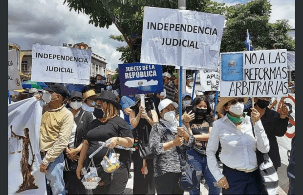 El Salvador. Corte Suprema investigaría a jueces que estaban contra reforma