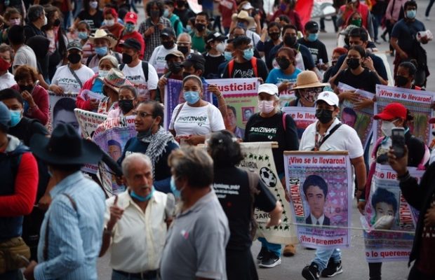 México. Vinculan a proceso a dos ex peritos de PGR ligados con el caso Iguala