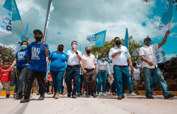 Honduras. Pese a prohibición, nacionalistas usan proyectos del Estado para campaña política