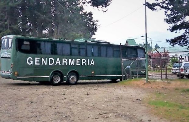 Nación Mapuche. El ministro de Seguridad Aníbal Fernández ya envió gendarmes a El Bolsón para tensar aún más la grave situación en el Lof Quemquemtrew