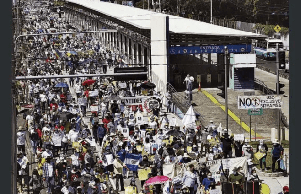 El Salvador. Asamblea aprueba restricciones para marchas: «Esto solo demuestra que las marchas generan molestia»