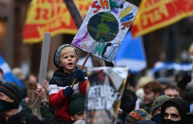 Ecología Social. Multitudinarias marchas en Glasgow exigen justicia climática contra la barbarie del capitalismo (videos)