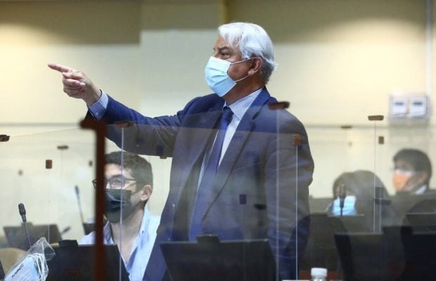Chile. Jaime Naranjo, el diputado que habló 15 horas //  Se aprobó realizar juicio político al pdte. Sebastián Piñera