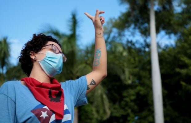 Cuba. Sentada de los Pañuelos Rojos:   jóvenes revolucionarixs por la vida (fotos)