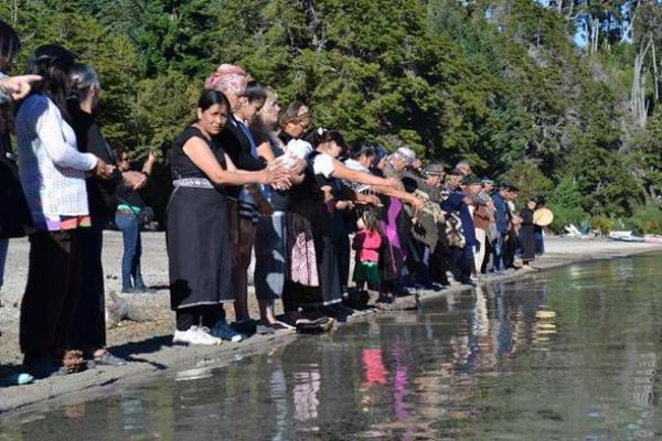 Nación Mapuche. La comunidad Paicil Antriao celebra el Kvme Felen ( Buen Vivir )