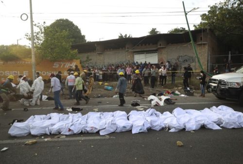 México. Tragedia: accidente de camión deja 54 migrantes muertos