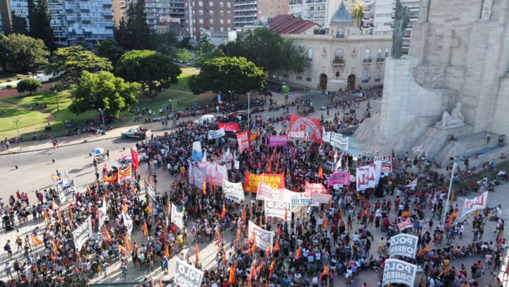 Argentina. Multitudinaria marcha contra el FMI en Rosario y Salta