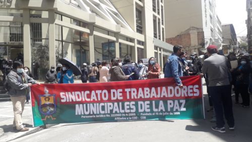 Bolivia. Trabajadores municipales continúan movilizados, exigen pago de salarios y denuncian contratación de nuevo personal