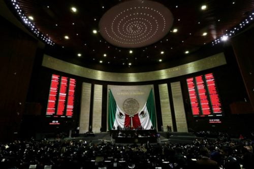 México. Votar contra la reforma a CFE es apoyar robo: López Obrador