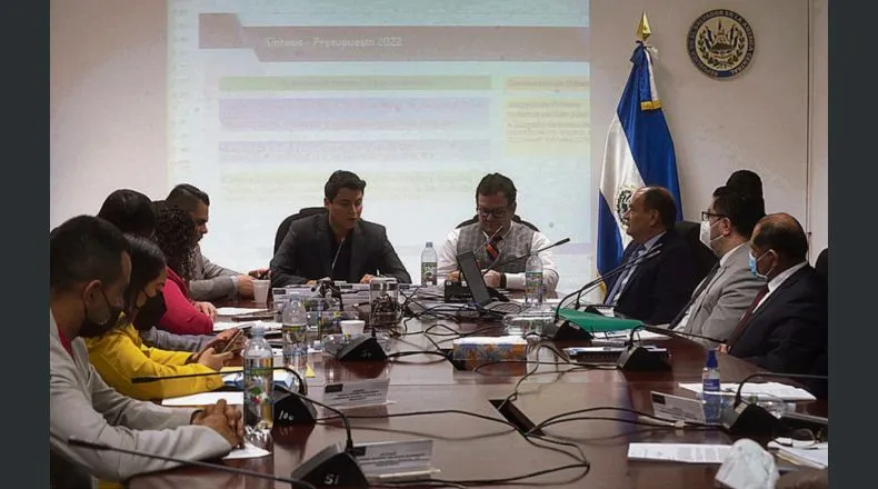 El Salvador. Dictaminan emisión de nueva deuda por $498 millones para 2022