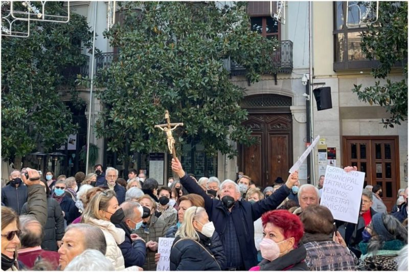 La ultraderecha en Granada revienta la concentración contra asesinato machista