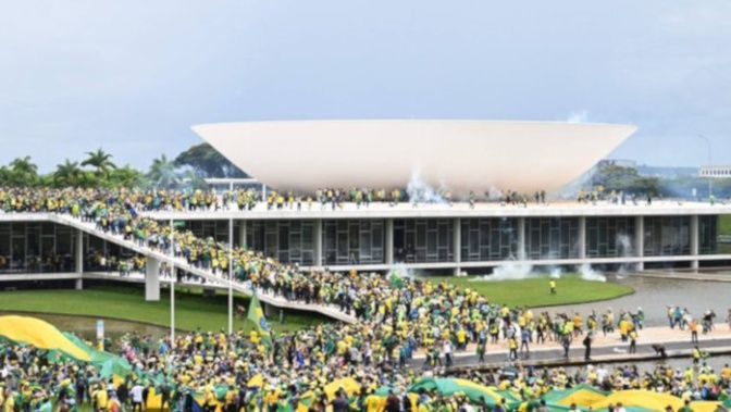 Brasil. Simpatizantes de Jair Bolsonaro invaden tres edificios públicos en Brasilia /El ex mandatario hace silencio