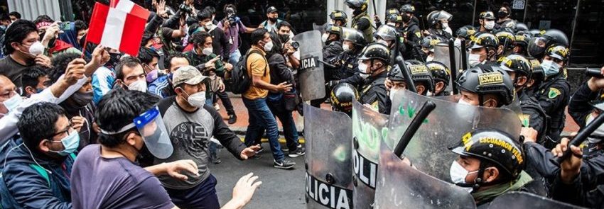 Dura represión de Boluarte contra los manifestantes que tomaron Lima