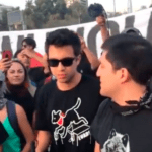 Chile. Gustavo Gatica llega a Plaza de La Dignidad entre aplausos y cánticos de apoyo (Videos)