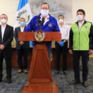 Guatemala.Presidente reabre “plazas comerciales” sin certeza de que lo peor ya haya pasado