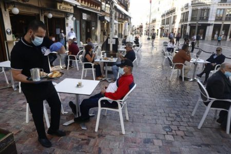 Se evidencia la dependencia económica de Andalucía con la absorción del 32% de las contrataciones en hostelería – La otra Andalucía