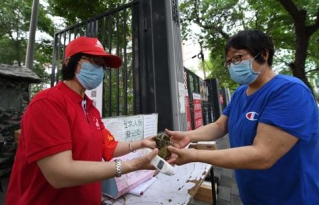 China. Trabajadores sociales: «las personas más bellas luchando contra COVID-19»