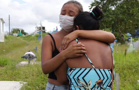 Brasil. Bolsonaro veta la obligación del gobierno de suministrar agua potable y camas de hospital a las comunidades originarias