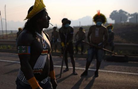 Brasil. Miembros de la tribu indígena Kayapó cortaron una autopista para denunciar la falta de protección del gobierno.
