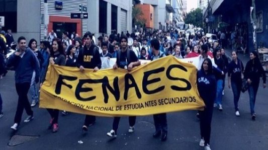 Paraguay. Estudiantes se declaran en movilización permanente