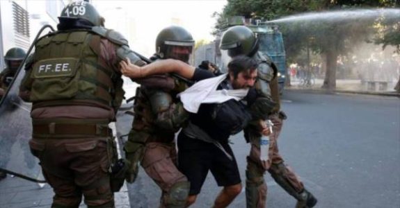 Chile. Profesor de la Escuela de Carabineros: “¿Existe la responsabilidad del mando policial por el uso de la fuerza? Sí”
