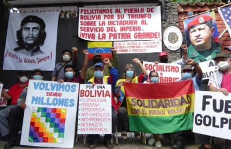El Salvador. El colectivo que defiende la embajada de Venezuela saluda victoria del  pueblo boliviano