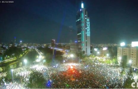 Chile. El pueblo demolió con el «Apruebo» la Constitución de Pinochet: casi el 80% de los votos / En las calles y en las urnas la Revuelta no es en vano (fotos y videos)
