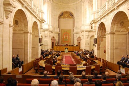 Los grupos de "sus señorías" en el Parlamento andaluz cobrarán 10,6 millones € en 2021
