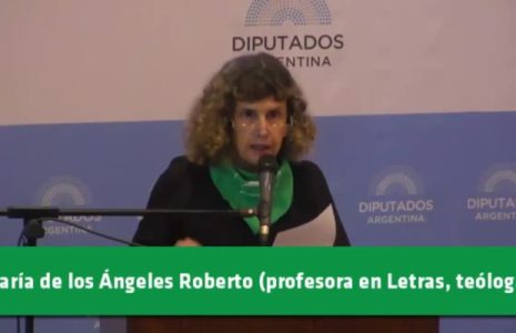 Argentina. María de los Ángeles Roberto, teóloga: “el tutelaje de las iglesias sobre el cuerpo de las mujeres es inadmisible”