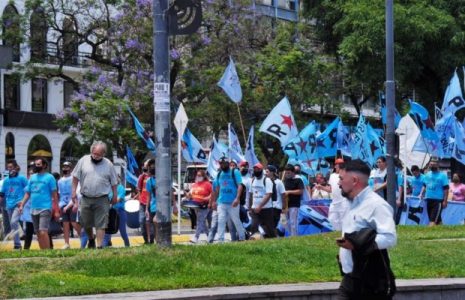 Argentina. En un vibrante acto varias organizaciones sociales recordaron en Buenos Aires el Argentinazo del 2001 / Homenaje a los caídos y renovado compromiso de lucha
