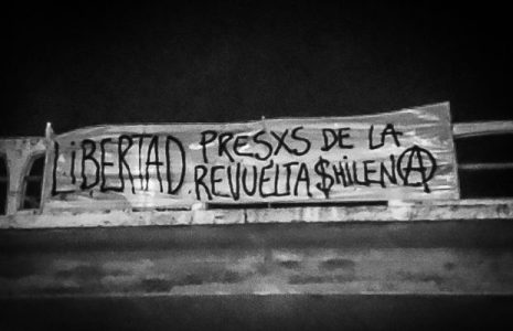 Uruguay. Militantes anarquistas reivindican con acciones de propaganda la libertad de los presxs de la Revuelta chilena