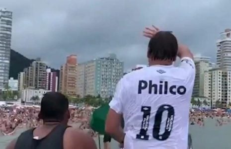 Brasil. Jair Bolsonaro recorre playas con arengas contra el distanciamiento social