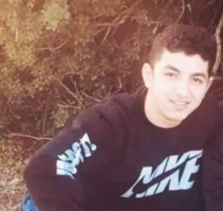 Palestina. Atallah el estudiante de 17 años, asesinado por los militares israelíes, simplemente por cruzar rápidamente una calle