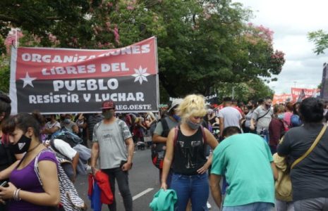 Argentina. Fuerte contenido político de una joven integrante de una organización social frente a la Casa Rosada