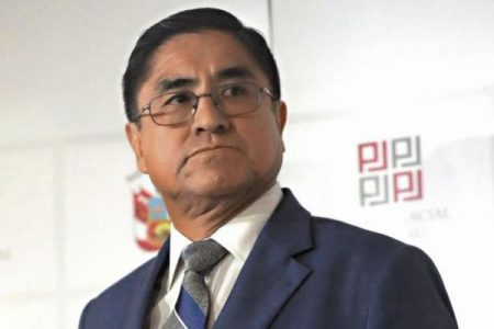 Perú. Pleno del Congreso aprobó denuncia constitucional contra César Hinostroza por organización criminal