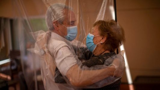 Mueren siete residentes de un centro de mayores en España que ya habían recibido la primera dosis de la vacuna contra el covid-19