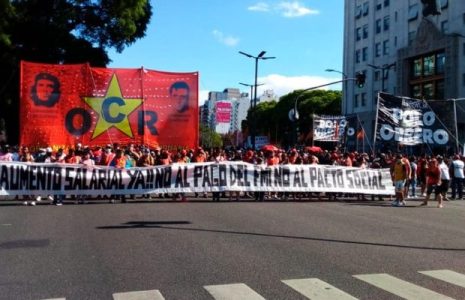 Argentina. Exigen «¡aumento salarial ya!» varias organizaciones sociales /Se concentraron frente a Desarrollo Social
