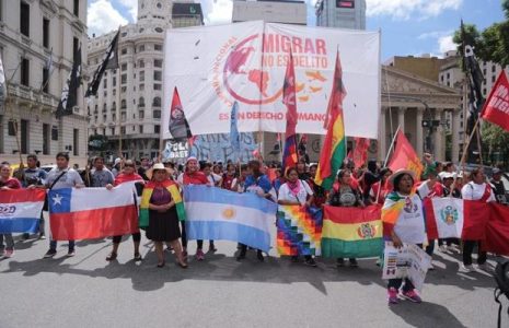 Argentina. El gobierno derogó el cuestionado decreto de Macri que facilitaba la expulsión de migrantes