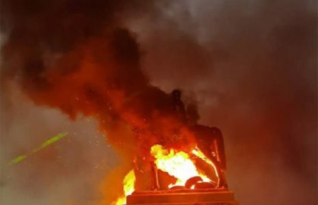 Chile. Al Ejército le preocupa que incendien monumento a Baquedano pero no que decenas de jóvenes pierdan los ojos por balas de Carabineros