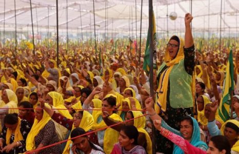 India. 8M. Miles de mujeres campesinas se manifestaron contra las leyes neoliberales