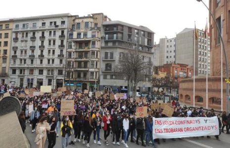 Catalunya. 8M. Miles de mujeres en Barcelona reivindicaron medidas urgentes // Se repitieron movilizaciones en el resto del Estado español