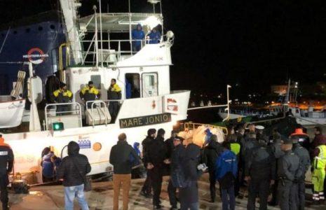 Italia. Un barco de rescate de migrantes, bajo la lupa de la Justicia italiana: «Antes nos alababan, ahora nos tratan como delincuentes»